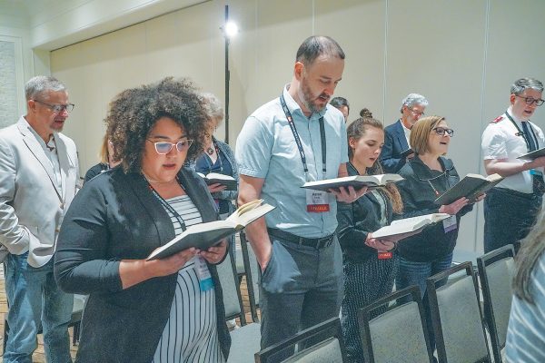 Evangelical Press Association members sing “Holy, Holy, Holy” a cappella from “The Sing! Hymnal.”